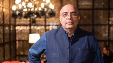 Establishing the Tarun Tahiliani Label
